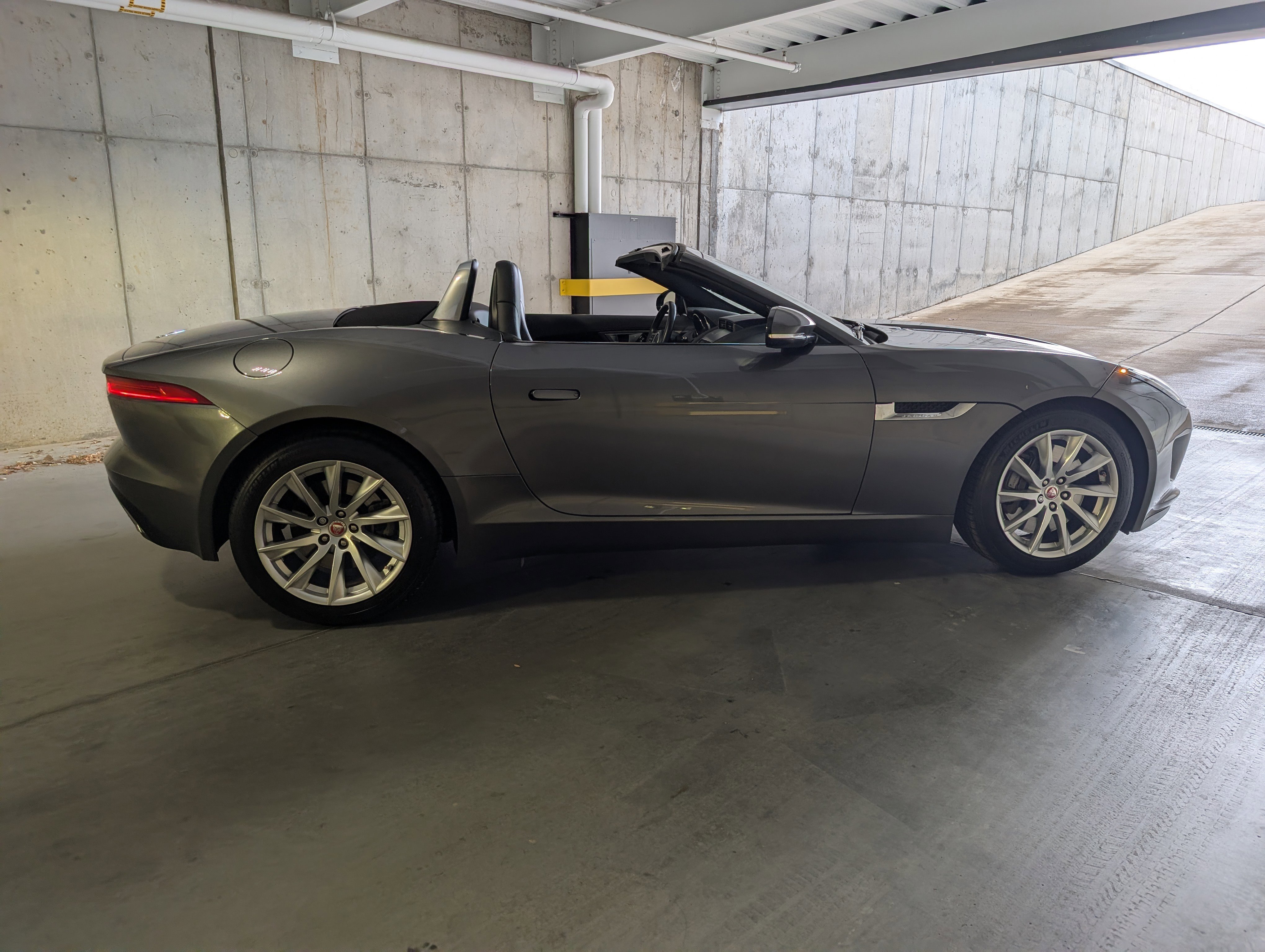 Used 2016 Jaguar F-TYPE Convertible image 10