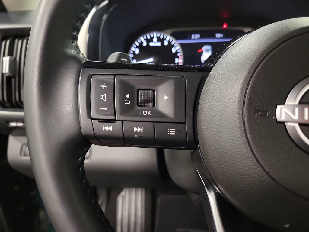 Used 2024 Nissan Pathfinder SL w/ Black Appearance Package FWD image 25