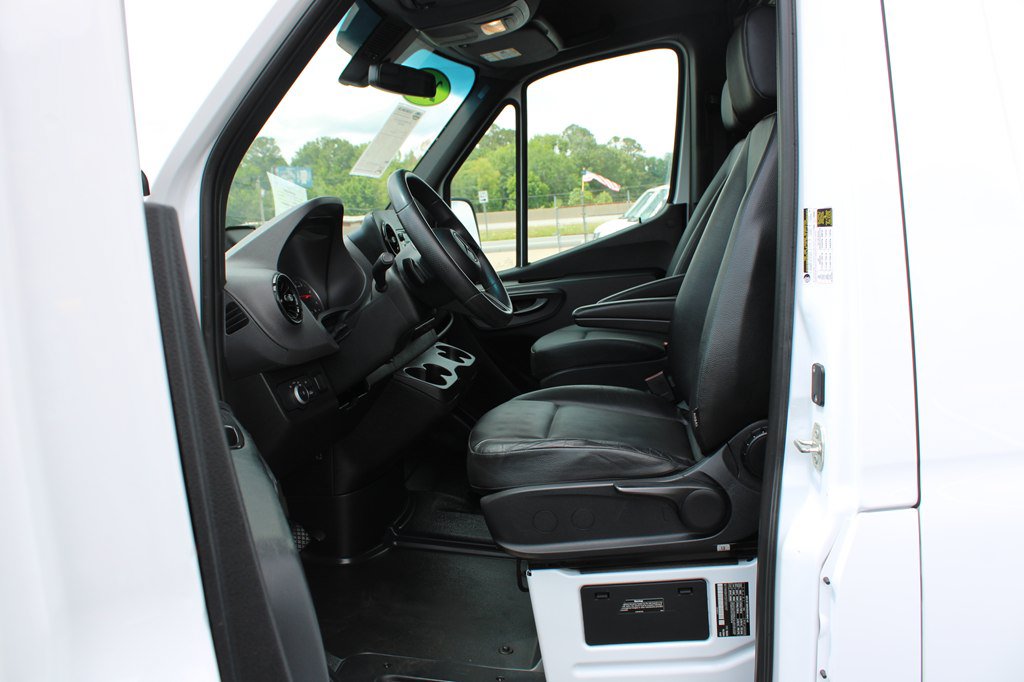 Used 2025 Mercedes-Benz Sprinter 2500 image 28
