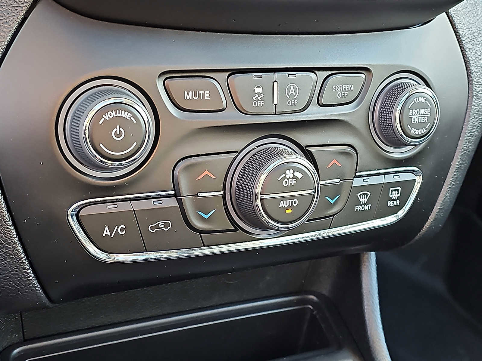 Used 2022 Jeep Cherokee Latitude Lux w/ Sun & Sound Group AWD/4WD image 18