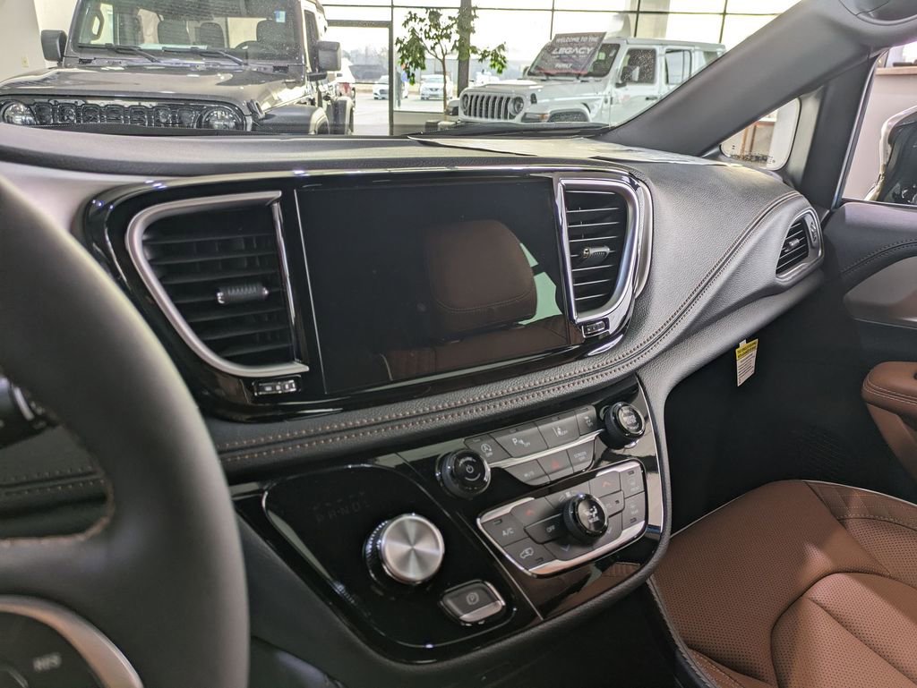 New 2026 Chrysler Pacifica Pinnacle w/ Trailer Tow Group image 19