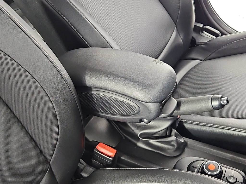 Used 2017 MINI Cooper 4-Door Hardtop FWD image 16