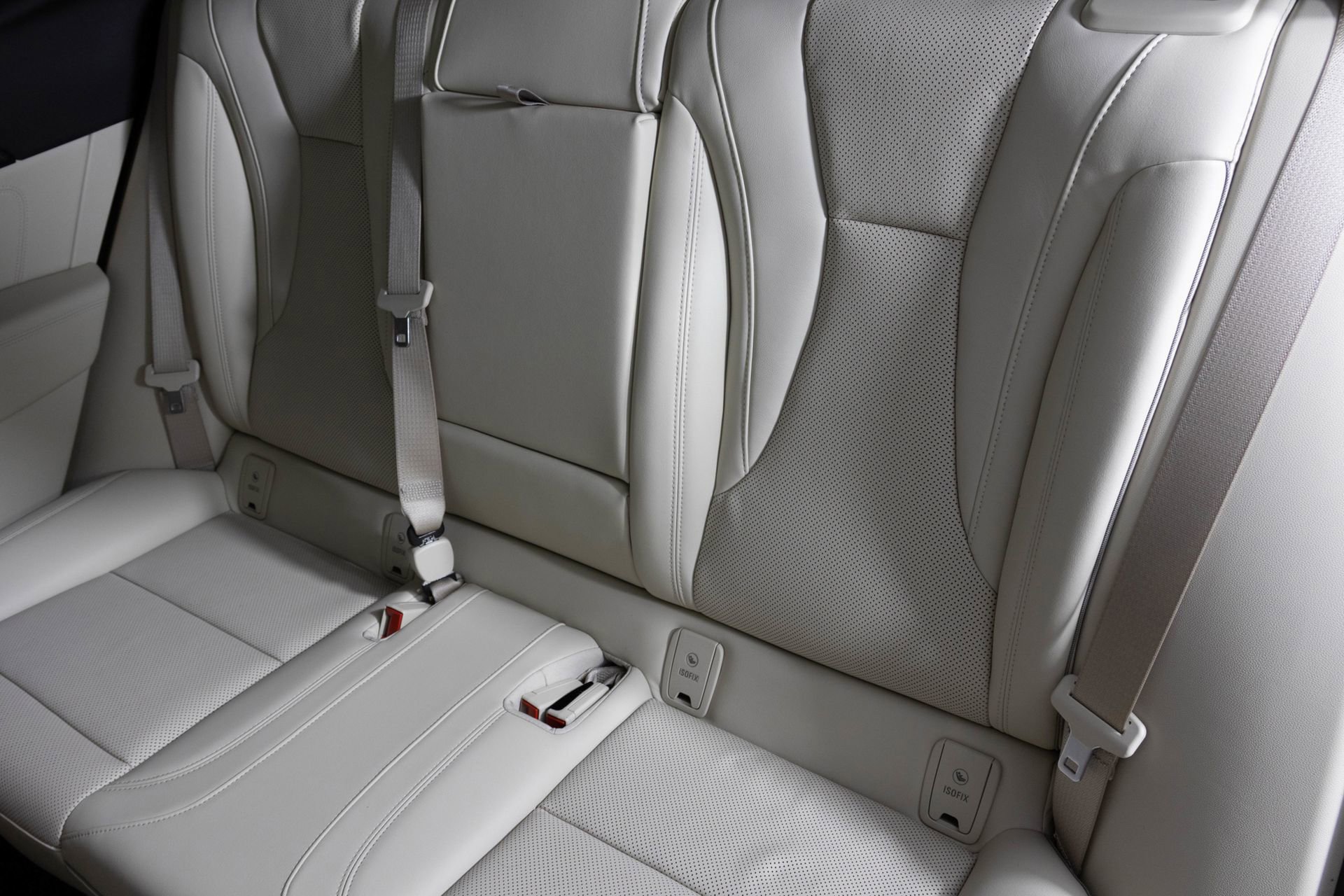 Used 2022 Buick Envision Essence w/ Safety Package image 28