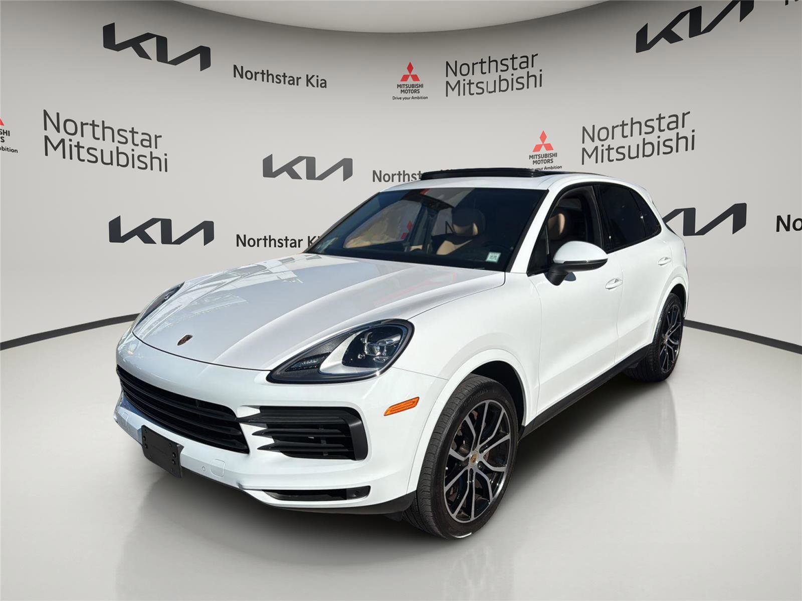 Used 2023 Porsche Cayenne image 1