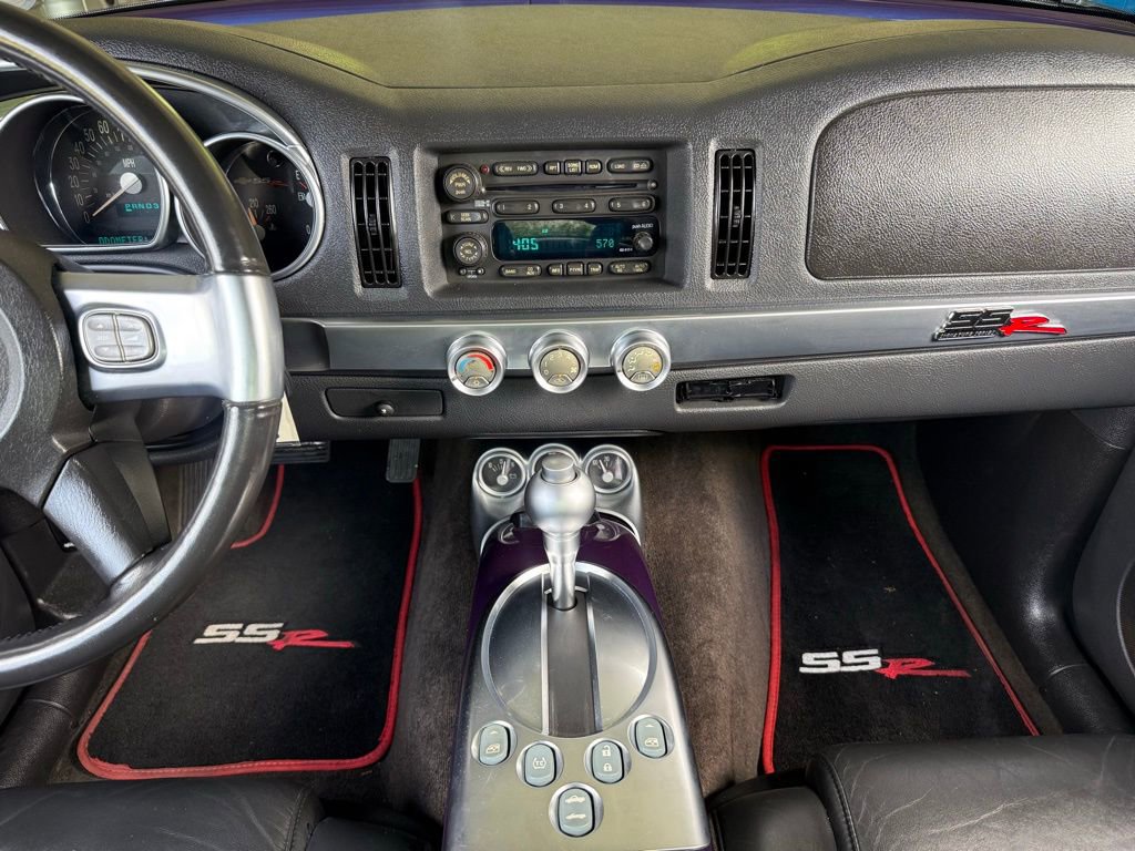 Used 2004 Chevrolet SSR w/ Preferred Equipment Group RWD image 19