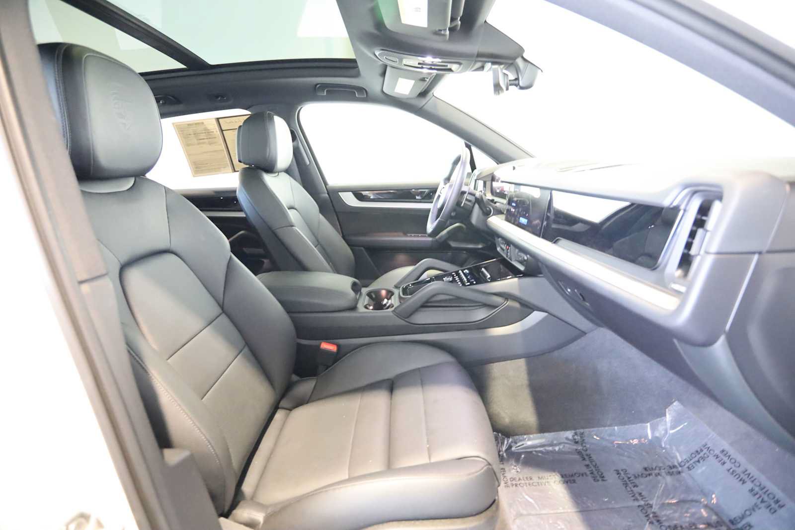 Used 2025 Porsche Cayenne AWD/4WD image 12