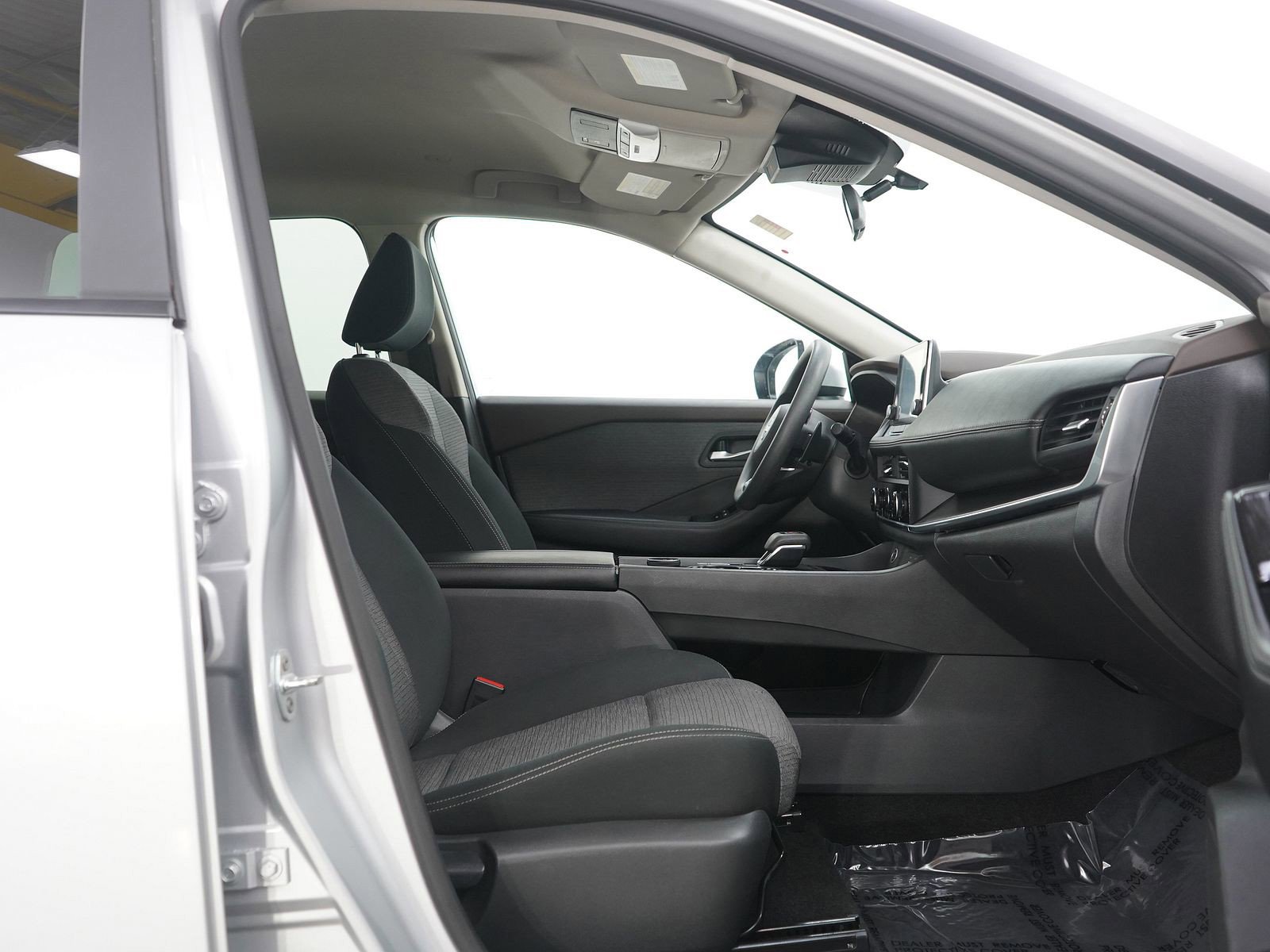 Used 2023 Nissan Rogue SV image 11