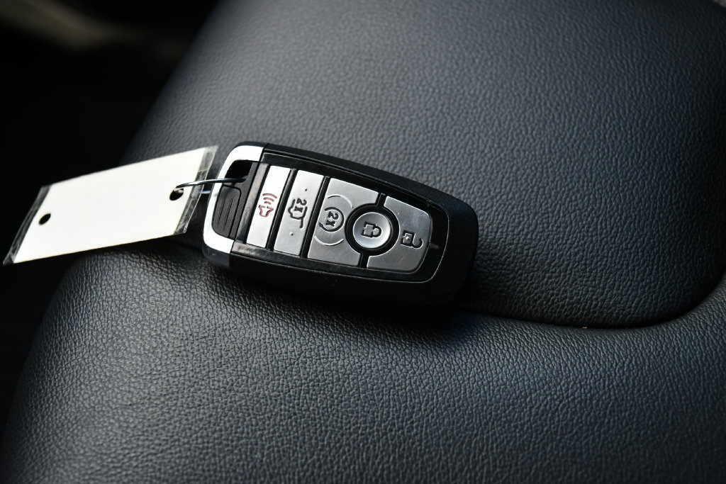 Used 2021 Ford Edge Titanium AWD/4WD image 18