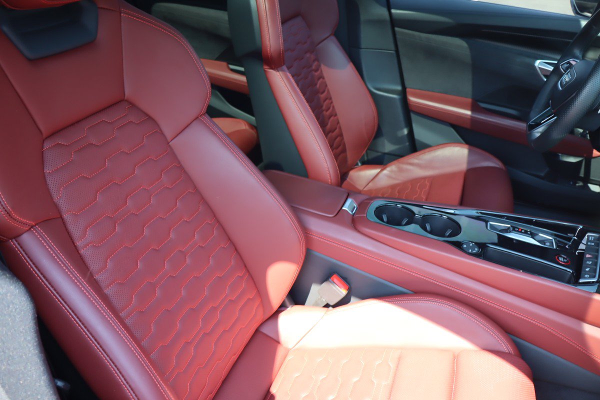 Used 2023 Audi e-tron GT Prestige w/ Prestige Package AWD/4WD image 18