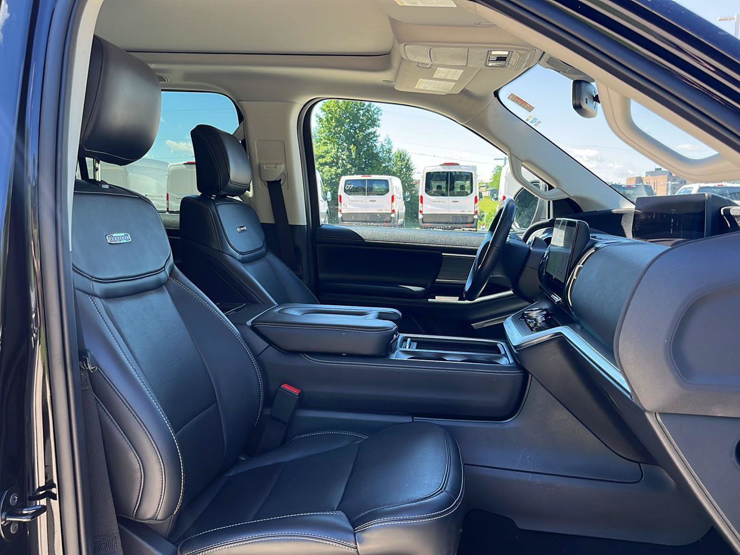 Used 2025 Ford Expedition Platinum AWD/4WD image 37
