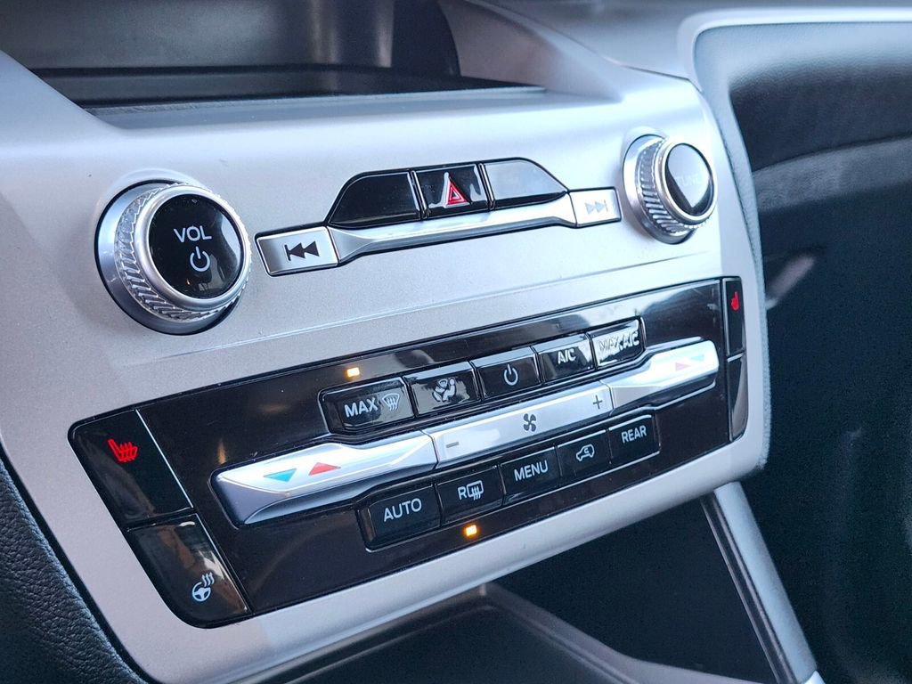 Certified 2022 Ford Explorer XLT w/ Equipment Group 202A image 23