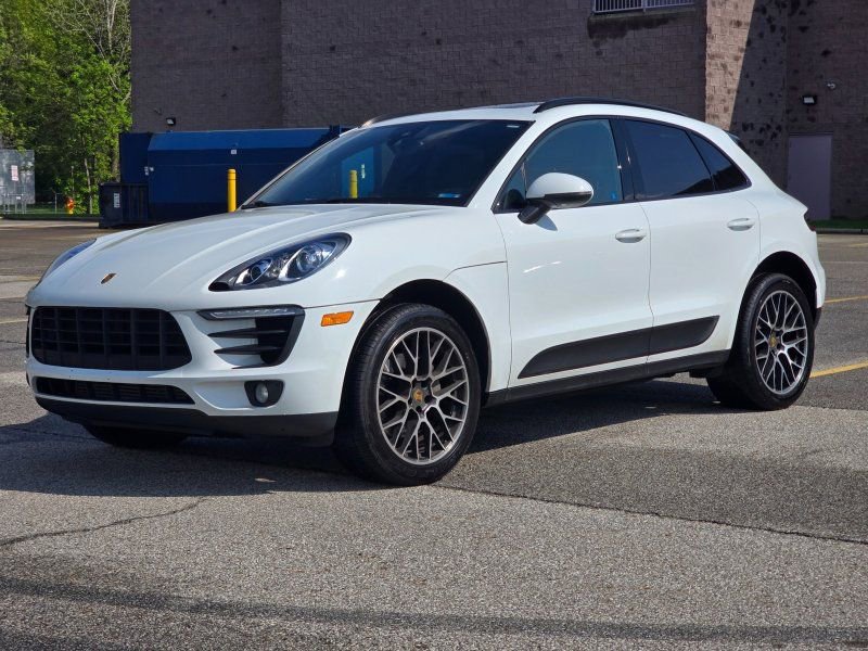 Used 2018 Porsche Macan Sport Edition image 2