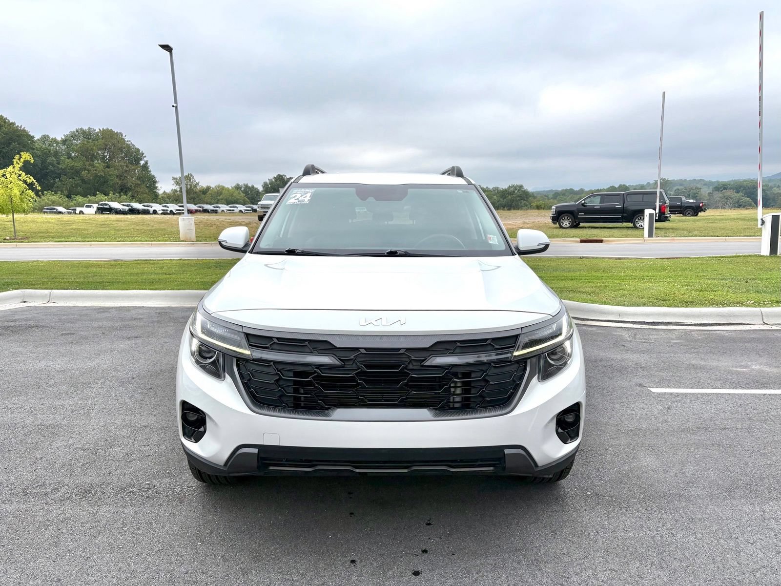 Used 2024 Kia Seltos X-Line AWD/4WD image 2
