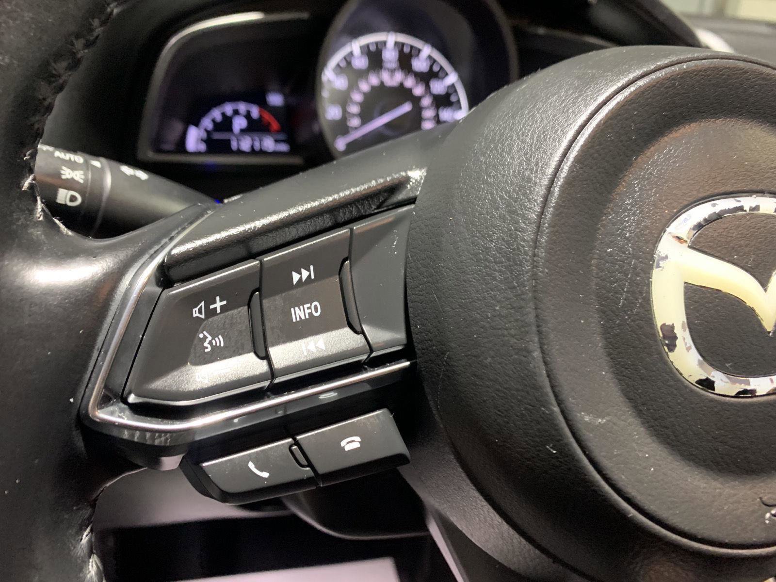 Used 2018 MAZDA MAZDA3 Touring image 13