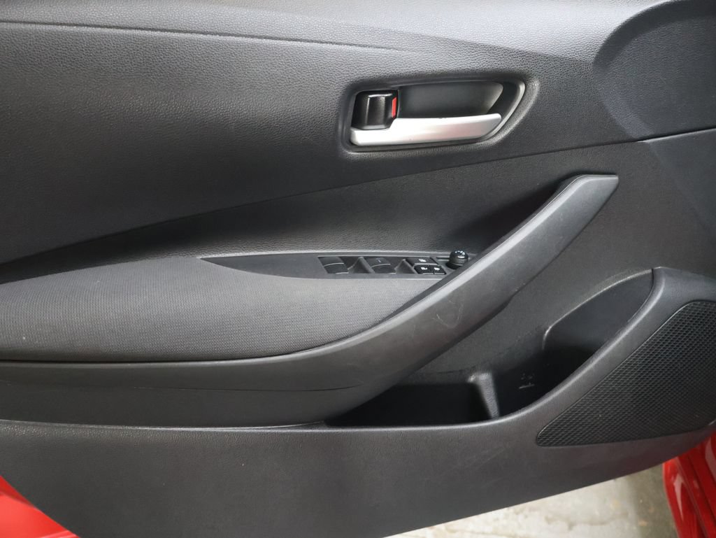 Used 2021 Toyota Corolla LE FWD image 15