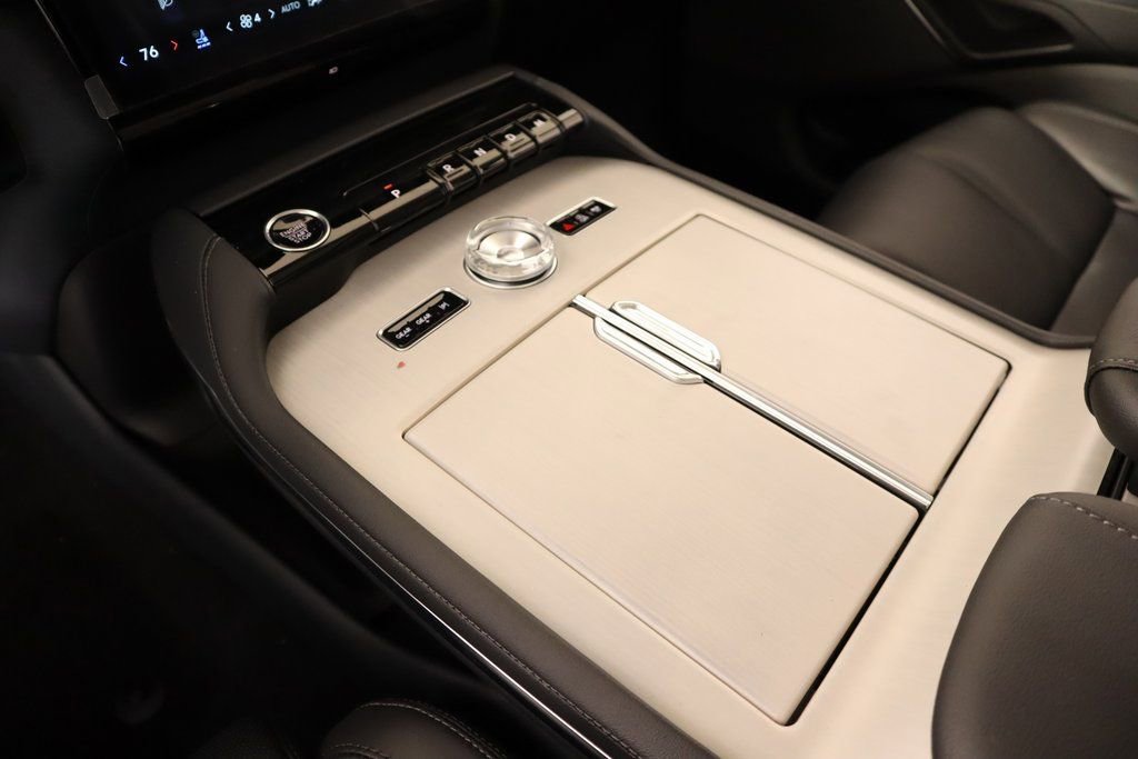 New 2025 Lincoln Navigator Reserve image 8