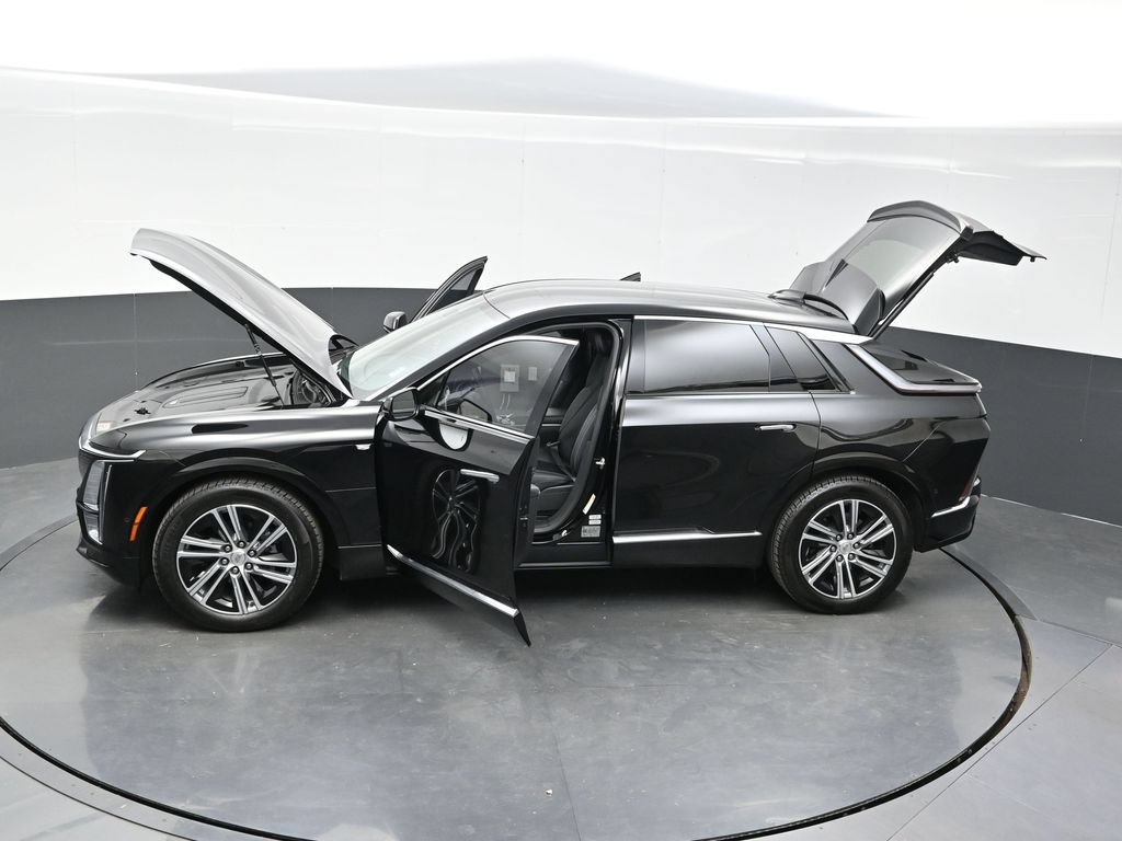 Certified 2024 Cadillac Lyriq Luxury AWD/4WD image 37