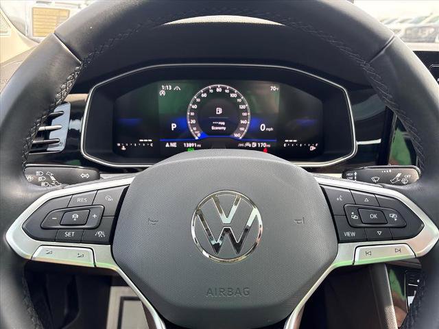 Used 2025 Volkswagen Jetta SE FWD image 16