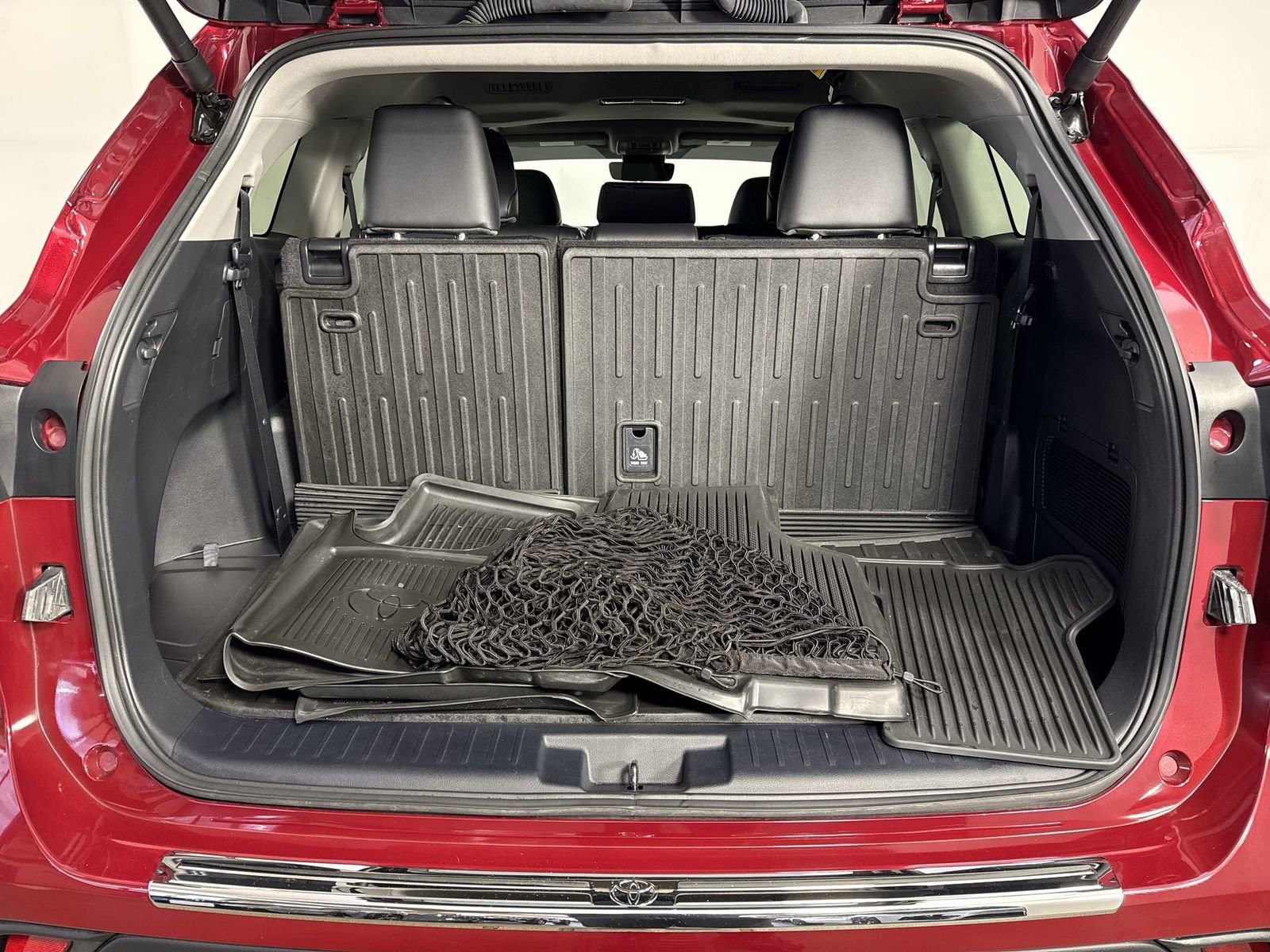 Used 2024 Toyota Highlander XLE AWD/4WD image 35