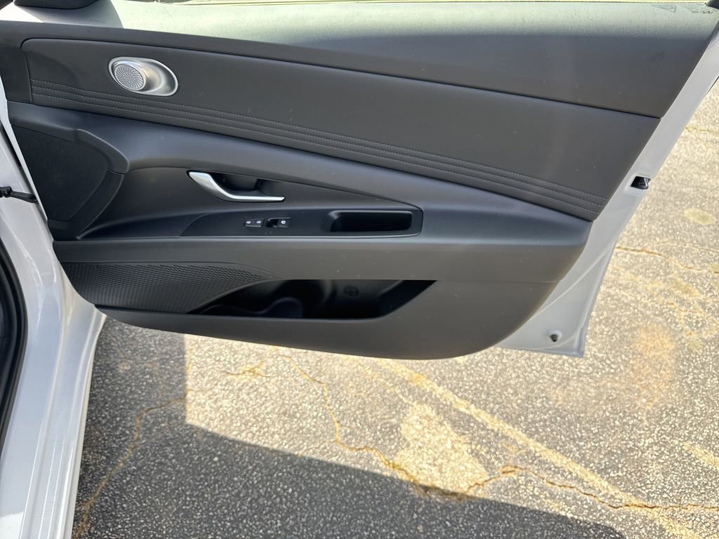 New 2025 Hyundai Elantra SEL FWD image 14