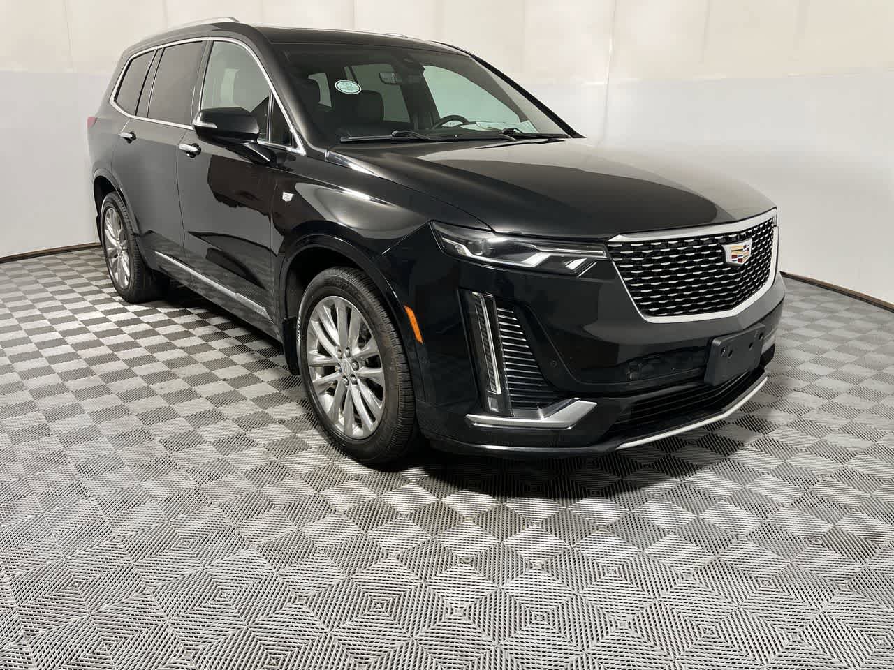 Used 2021 Cadillac XT6 Premium Luxury AWD/4WD image 2