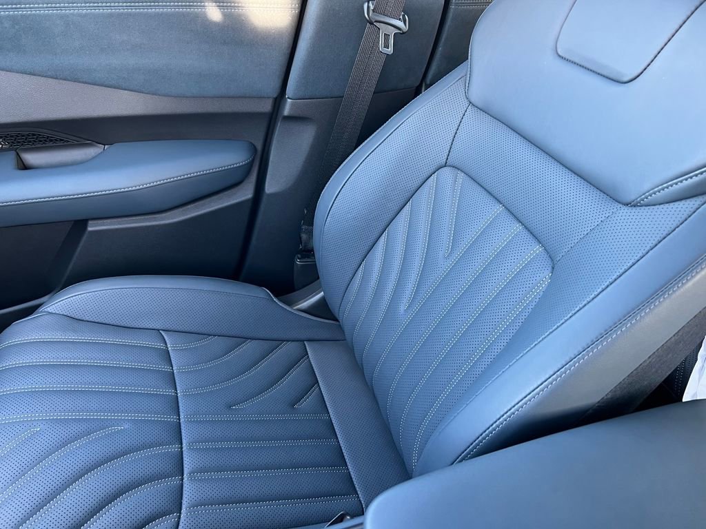 Used 2023 Nissan Ariya image 36