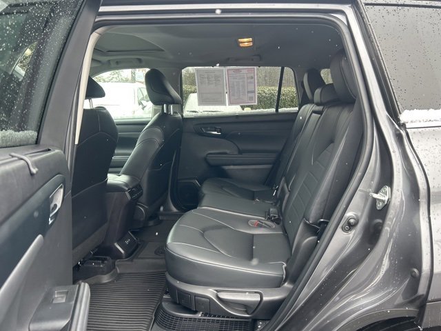 Used 2023 Toyota Highlander XLE image 16