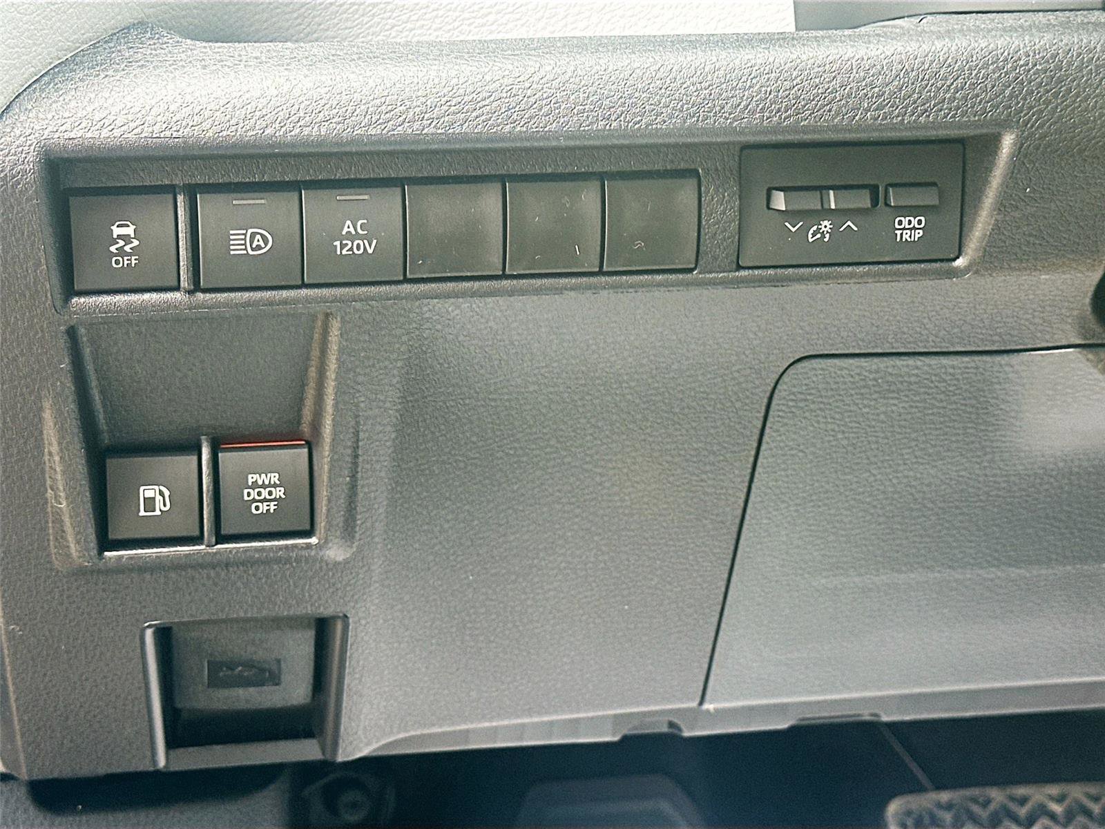 New 2026 Toyota Sienna XLE image 14