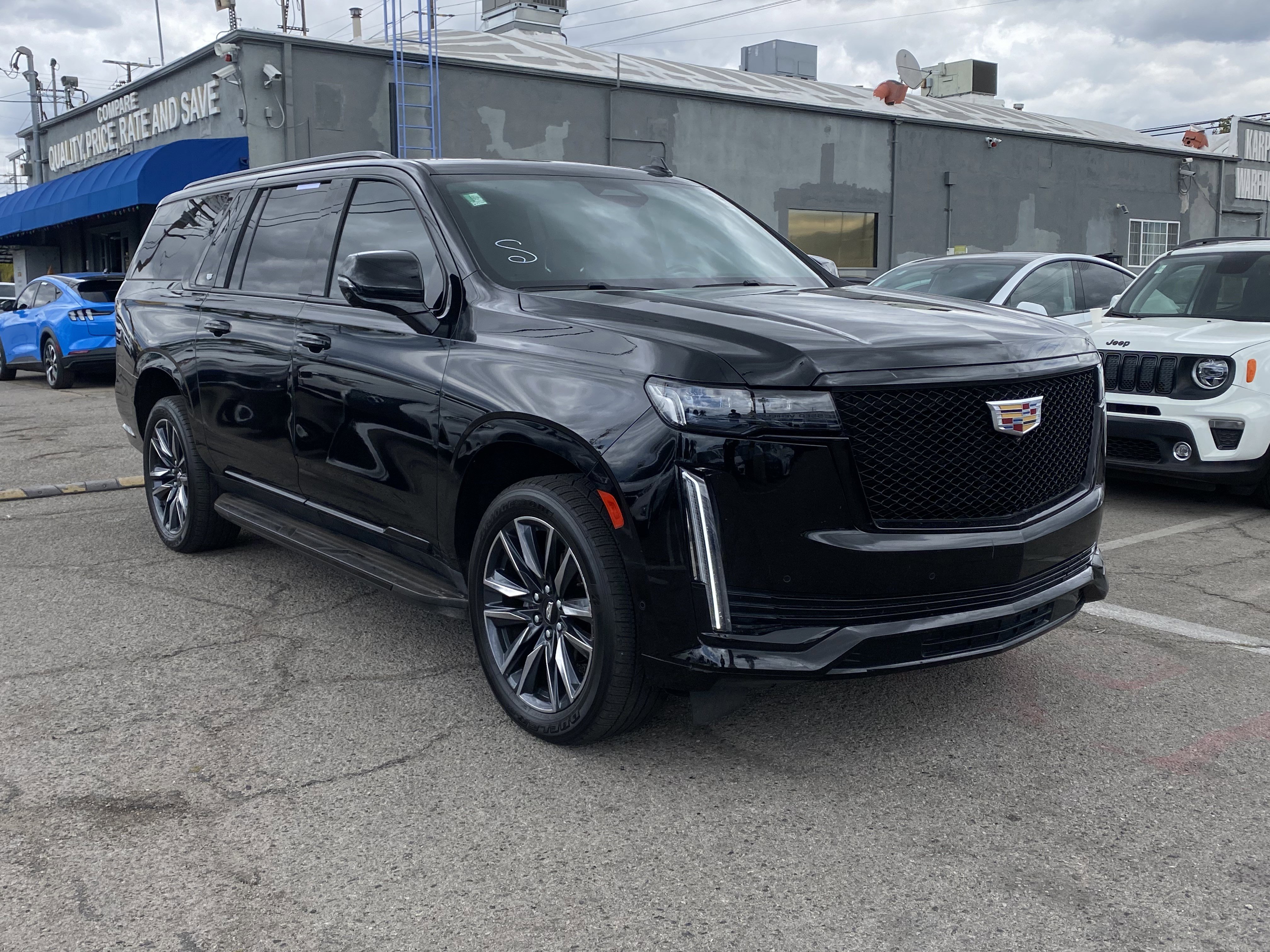 Used 2021 Cadillac Escalade ESV Sport AWD/4WD image 6