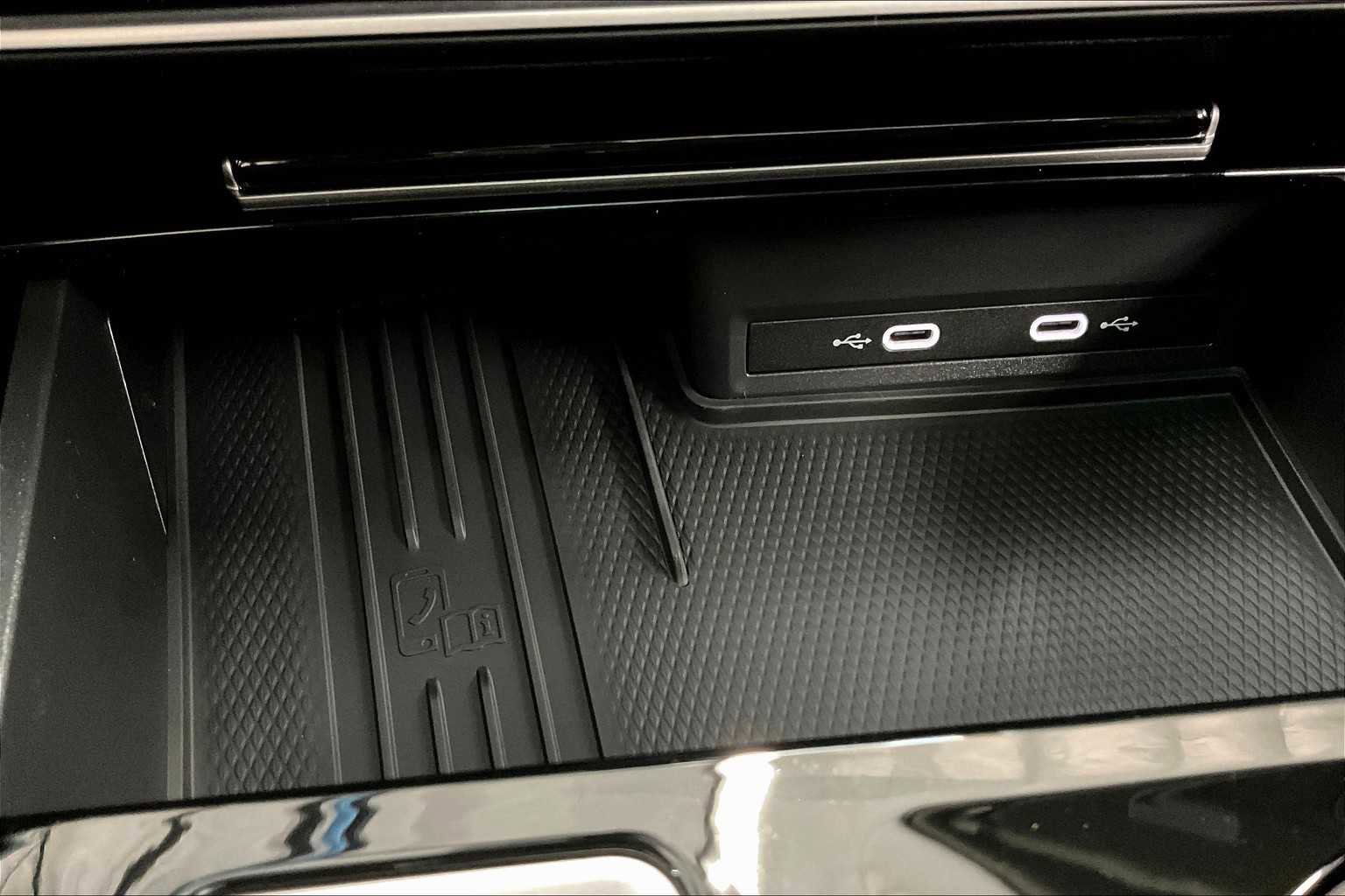 New 2025 Volkswagen Atlas Peak Edition SE image 21