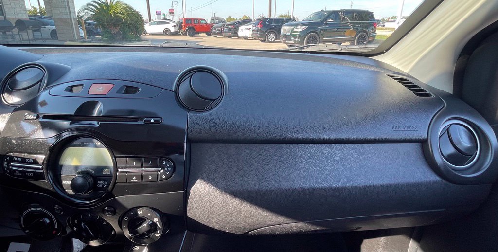 Used 2014 MAZDA MAZDA2 Sport FWD image 23