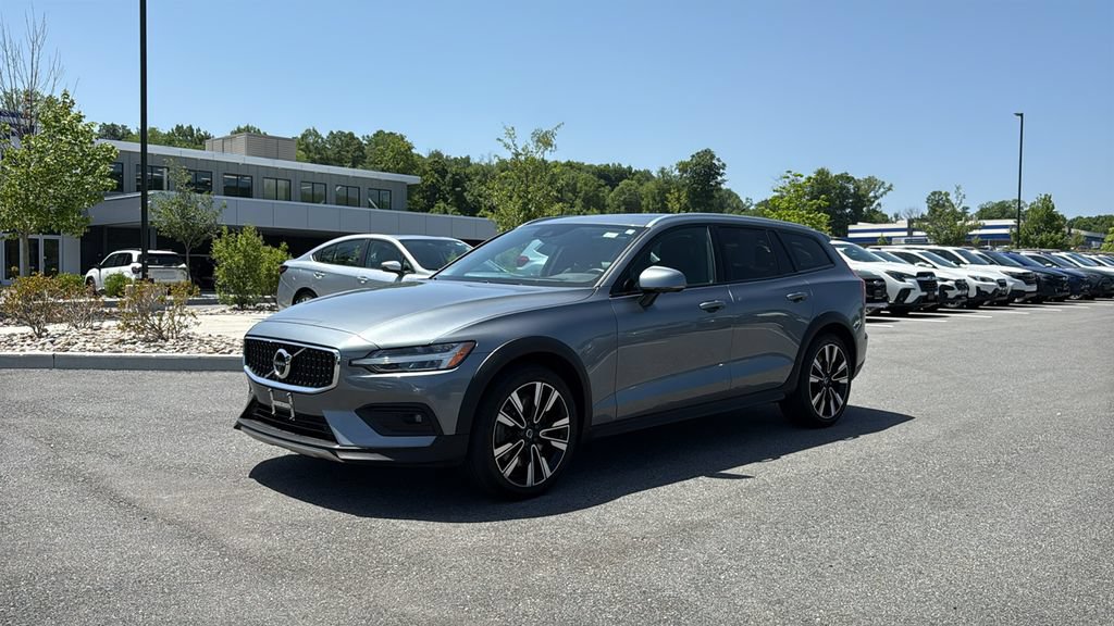 Used 2021 Volvo V60 T5 Cross Country w/ Advanced Package AWD/4WD image 3