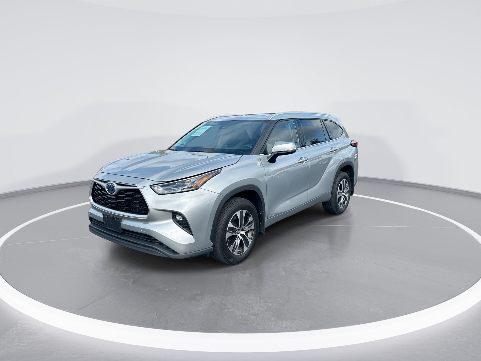 Used 2022 Toyota Highlander XLE AWD/4WD image 5