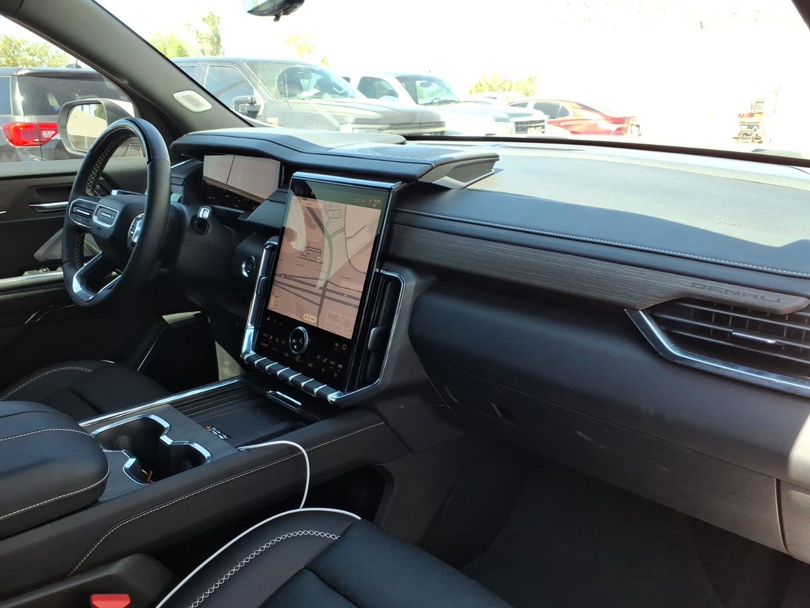 Used 2025 GMC Acadia Denali w/ Super Cruise Package FWD image 11
