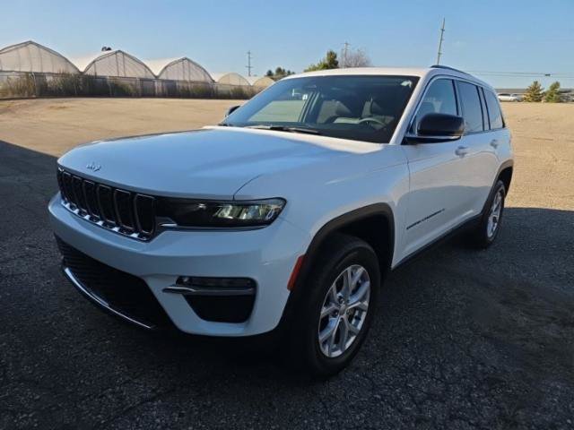 Used 2023 Jeep Grand Cherokee Limited AWD/4WD image 2