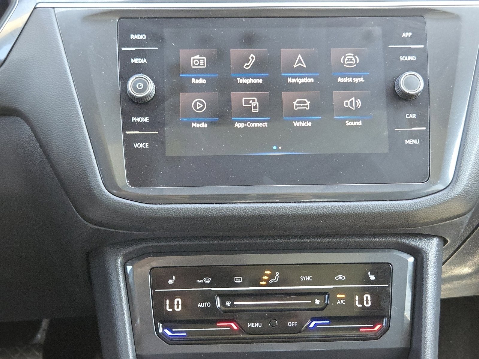 Used 2023 Volkswagen Tiguan SE AWD/4WD image 33