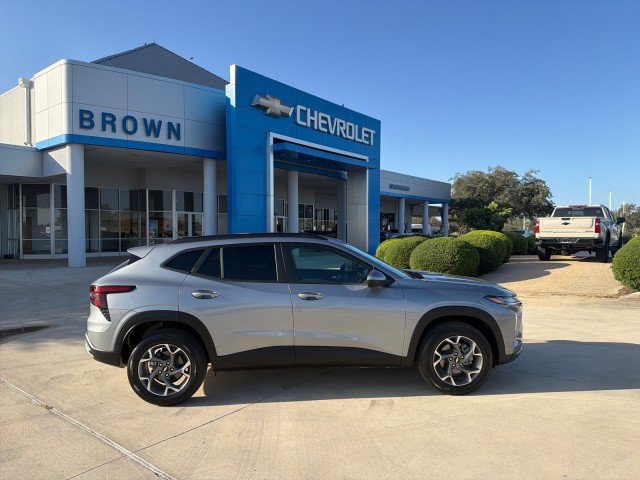 Certified 2026 Chevrolet Trax LT FWD image 1