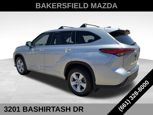 Used 2021 Toyota Highlander LE FWD image 3