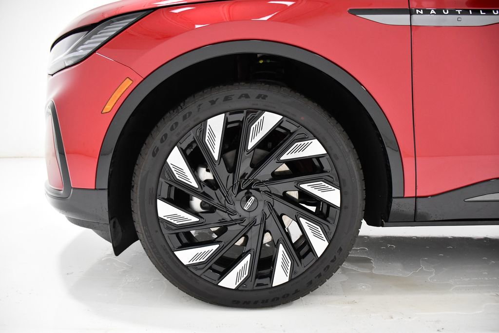 Used 2026 Lincoln Nautilus Reserve AWD/4WD image 7