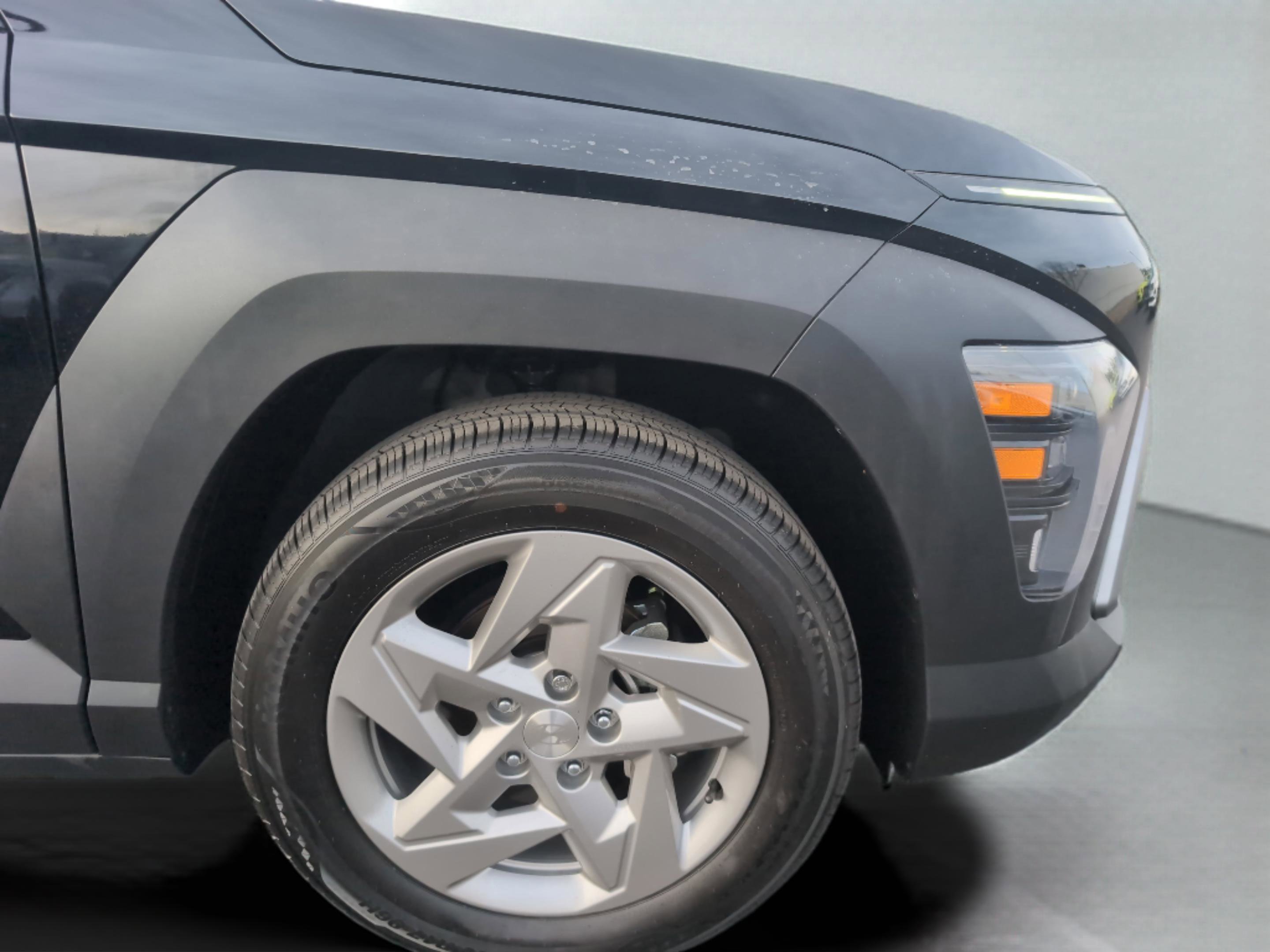 Used 2025 Hyundai Kona SE image 29