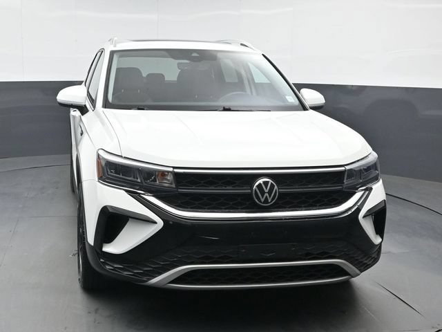 Used 2022 Volkswagen Taos SE w/ Panoramic Sunroof Package AWD/4WD image 8