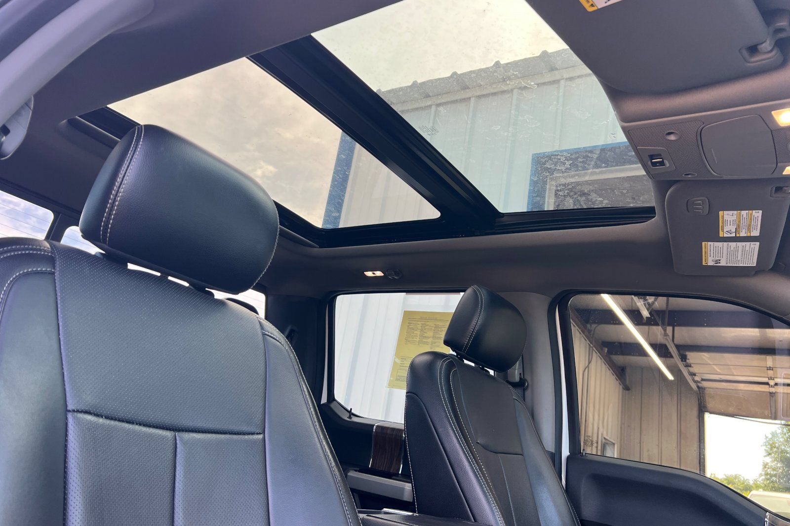 Used 2018 Ford F150 Lariat w/ Equipment Group 502A Luxury AWD/4WD image 17