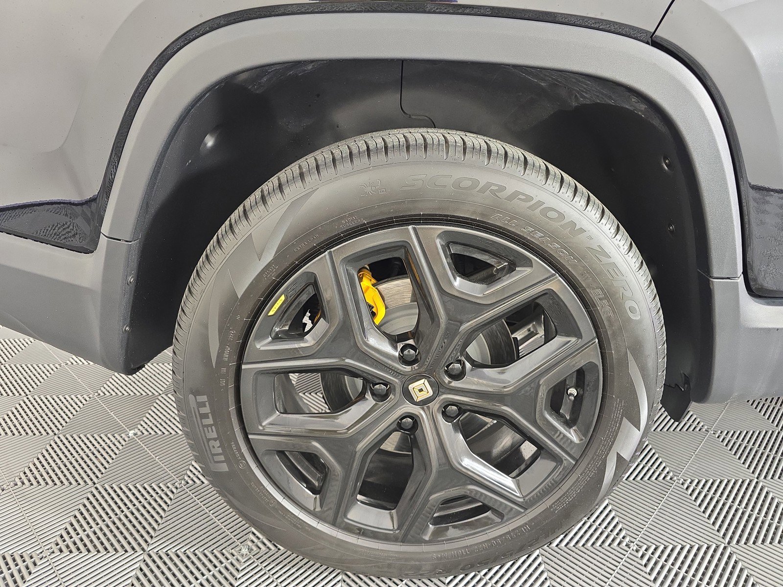 Used 2022 Rivian R1T Adventure image 13