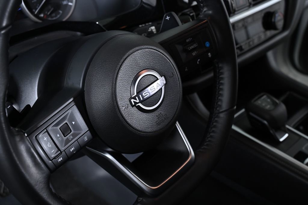 Used 2025 Nissan Pathfinder SV image 13