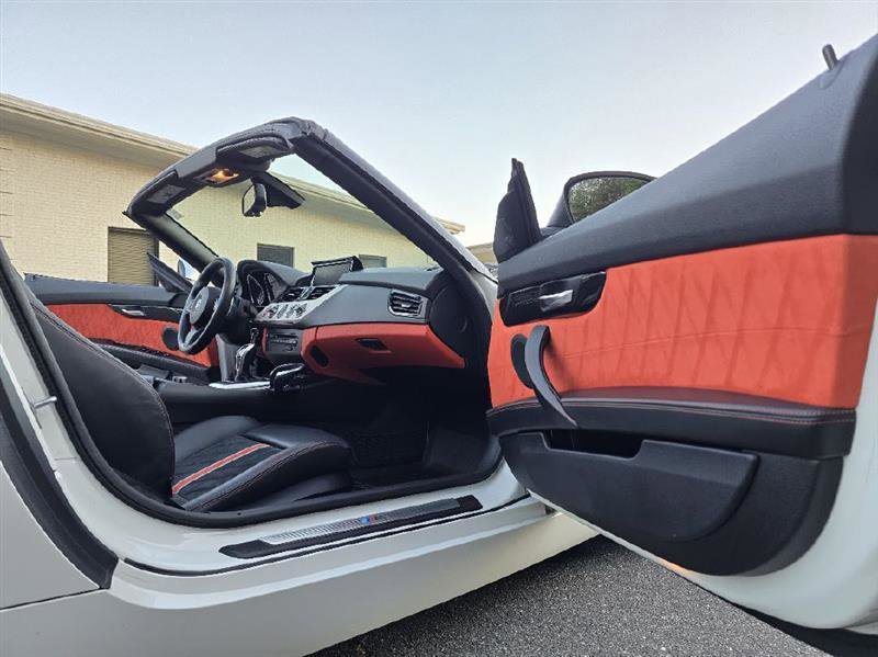 Used 2015 BMW Z4 sDrive35is RWD image 2