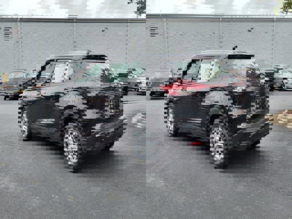 New 2025 Nissan Kicks Play S image 3