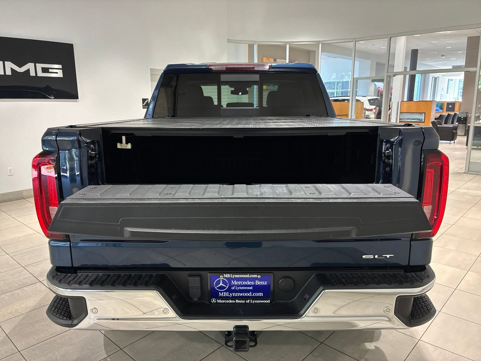 Used 2022 GMC Sierra 1500 SLT w/ SLT Premium Plus Package AWD/4WD image 32