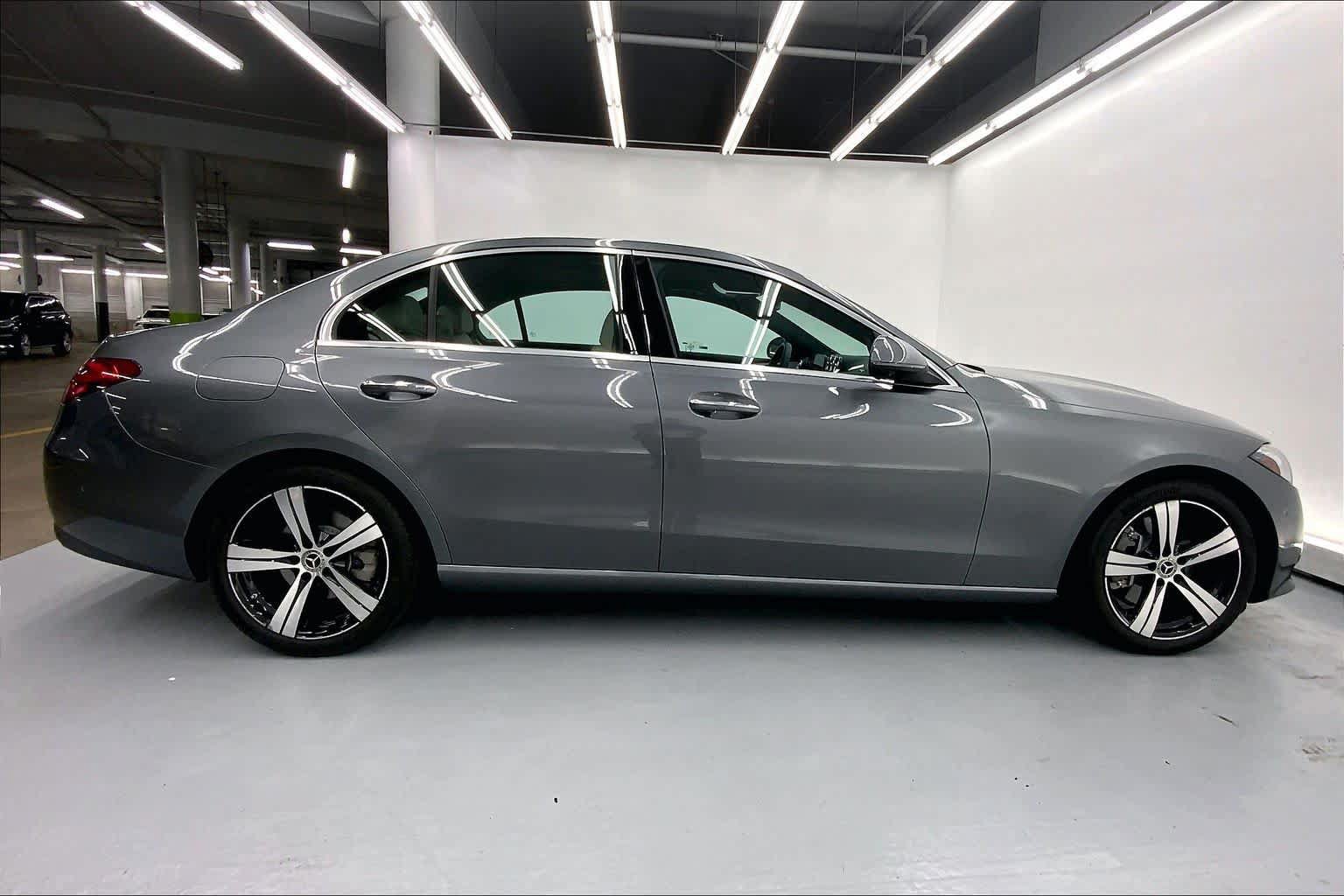 Used 2023 Mercedes-Benz C 300 Sedan image 5