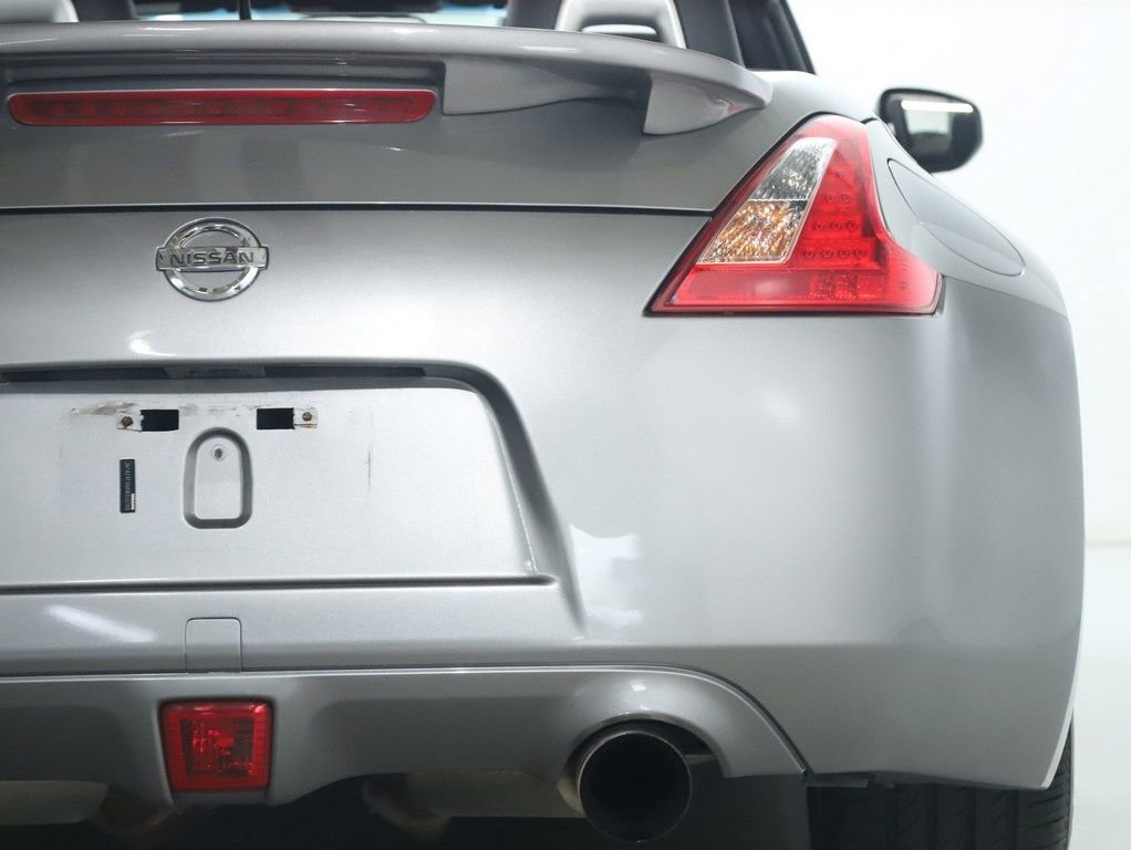 Used 2010 Nissan 370Z Roadster RWD image 42