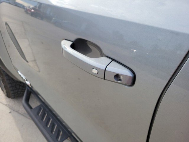 Used 2023 GMC Canyon AT4 w/ AT4 Premium Package image 9